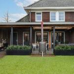 Nieuwbouw huis met overkapping met lichtstraat en kachel